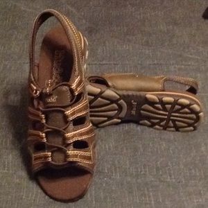 Mudd sandals